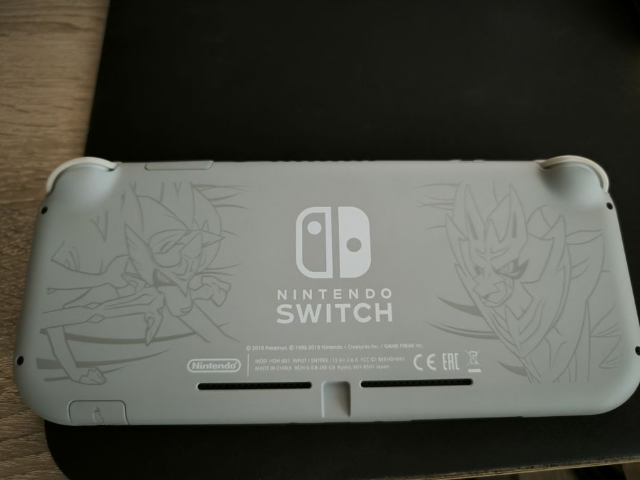 Nintendo Switch Lite Zacian e Zamazenta Edition (Pokémon)