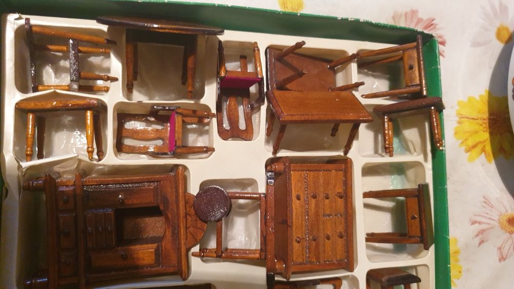 Drewniane miniaturowe stare mebelki dla lalki lalek, ręcznie robione