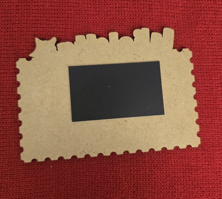 Magnes na lodówkę Wioletta Kołobrzeg pocztówka znaczek morze drewno ha