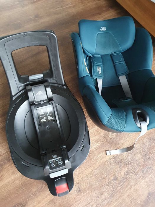 fotelik samochodowy dziecięcy Britax Romer Dualfix M obrotowy na obrotowej bazie