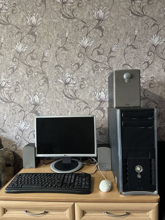 Набор (компьтер, монитор, колонки, клавиатура, мышка)