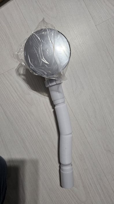 Syfon wanna, brodzik i bateria kuchenna.