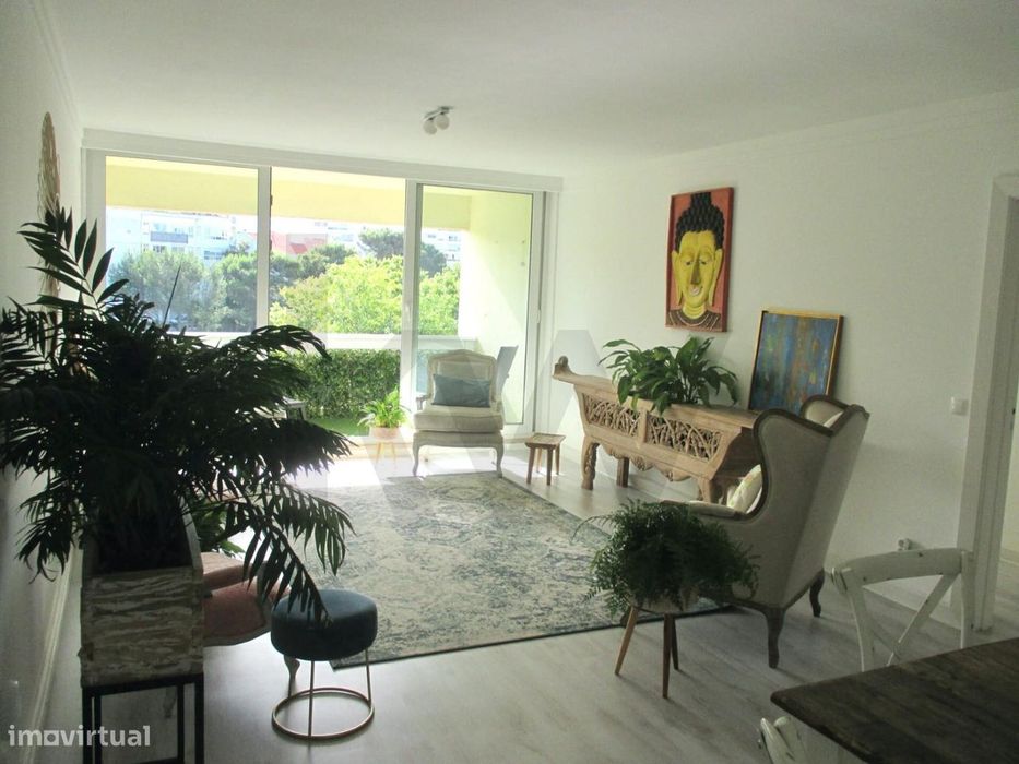 Apartamento T2 com Garagem e arrecadação | Alto das Flores