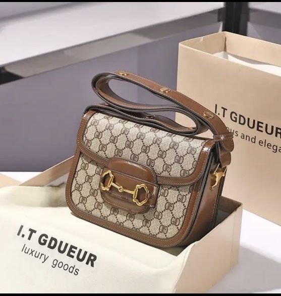 Жіноча сумка Cross-body.