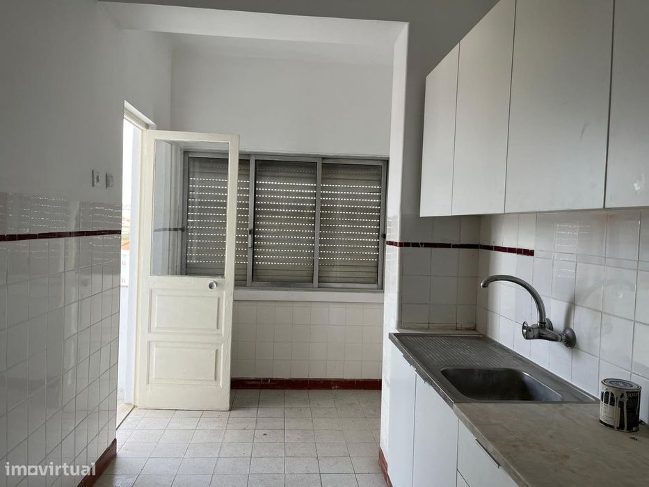 Apartamento t2 à venda na Rua General Humberto Delgado
