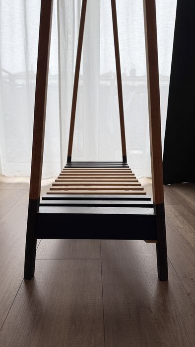 Stojak na ubrania drewniany