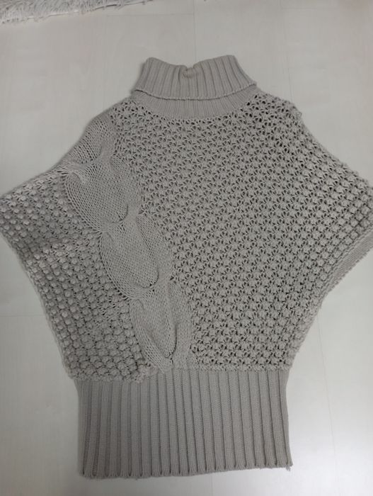 Poncho/narzutka z golfem Reserved r.S