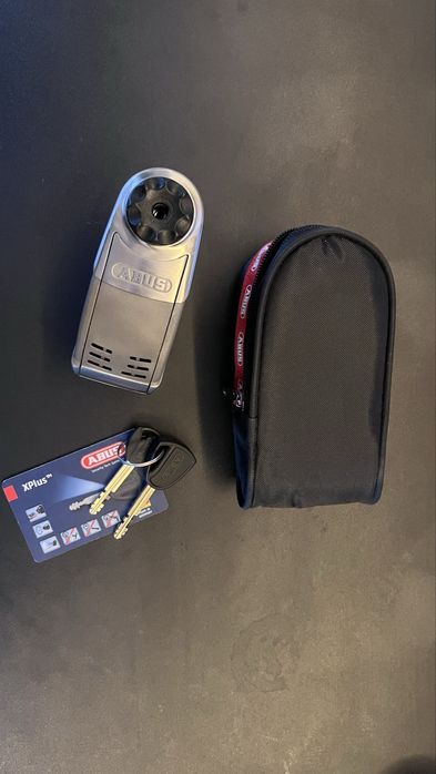 Blokada Abus 8008 na tarczę hamulcową motocykla