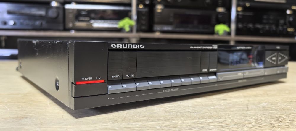 Тюнер Grundig T8200