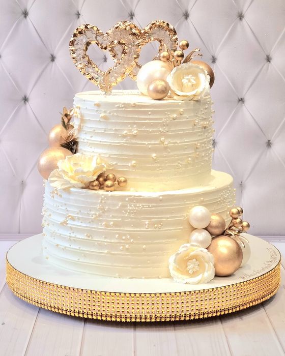 Свадебный торт и каравай