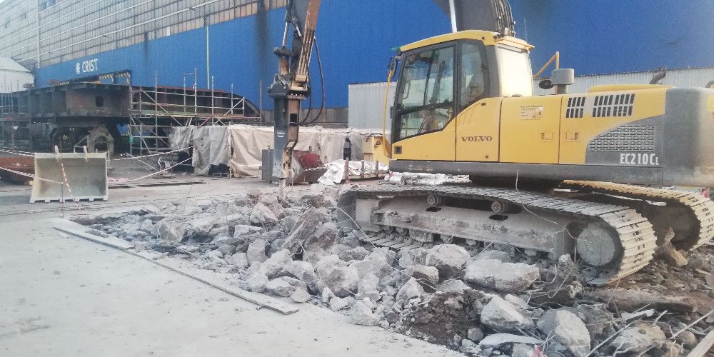 Kruszarka ,Usługi Kruszarką Szczękową,Stożkową  Gruz,Kamień.Rozbiórki.