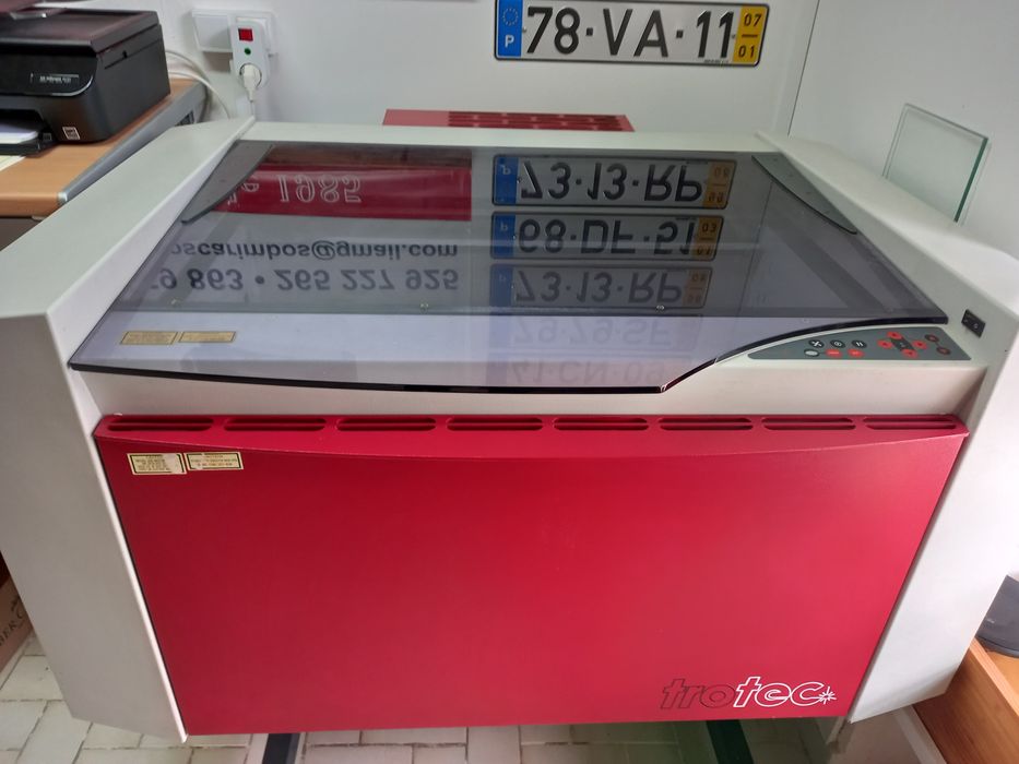 Maquina de corte e gravação a lazer