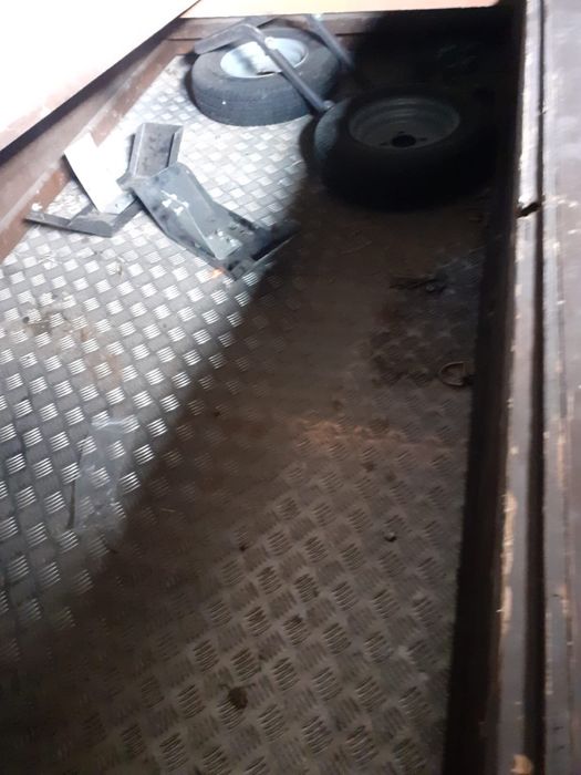 Atrelado em madeira e aluminio