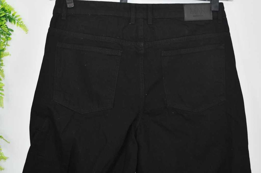 Jeansy Boohoo z luźnymi nogawkami 56