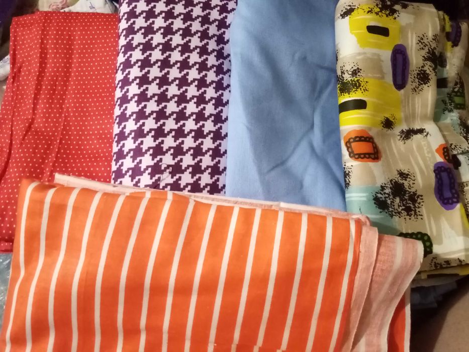 Отрезы тканей : шерсть, сатин