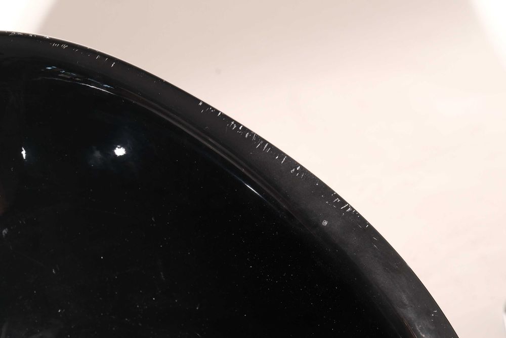 Cadeiras Vintage de Plástico Preto com Estrutura Metálica