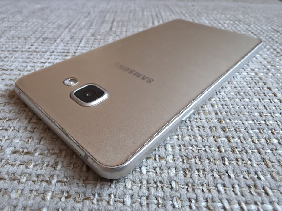 Мобільний телефон Samsung Galaxy A7 Dual sim 3/16Gb