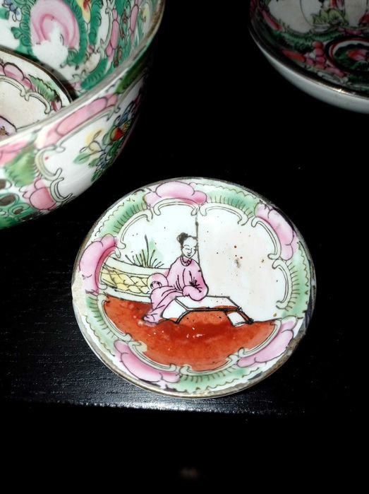 Conjunto de peças de porcelana oriental