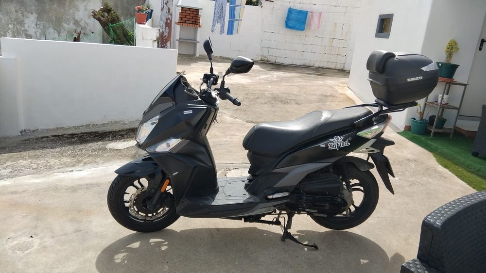 Scoter sym 50 cc com Top case