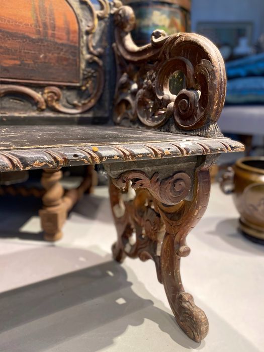 Antyczna oryginalna rzezboina lawka recznie malowana w stylu rokoko