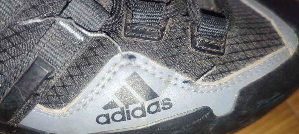 Oryginalne buty Adidas Traxion rozm 42 wkładka na zdjęciu