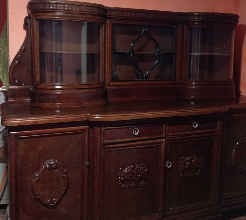 Продам старовинний німецький буфет-сервант,минулий вік.