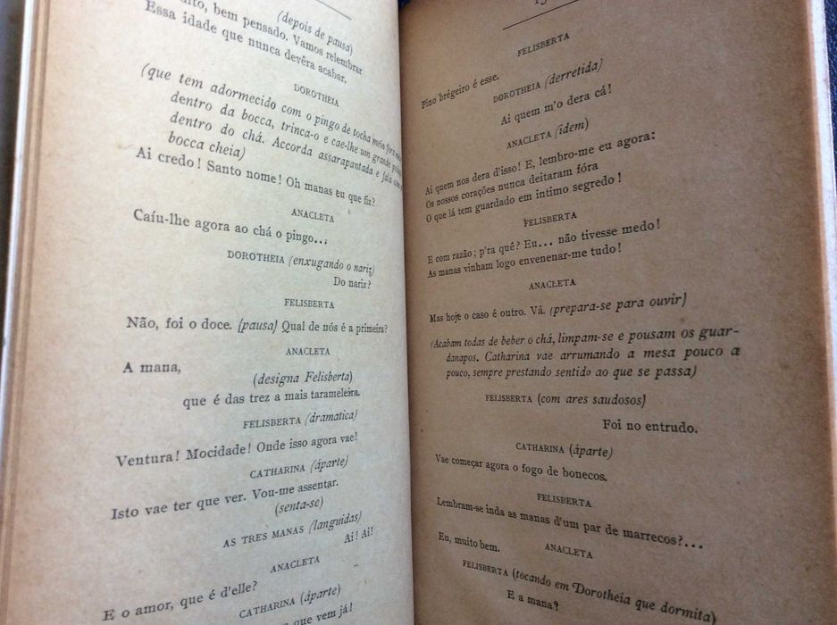 0 Chá das Amaraes. Peça em um acto, em verso. Parodia á ceia dos Cardeaes de Julio Dantas, 1903.