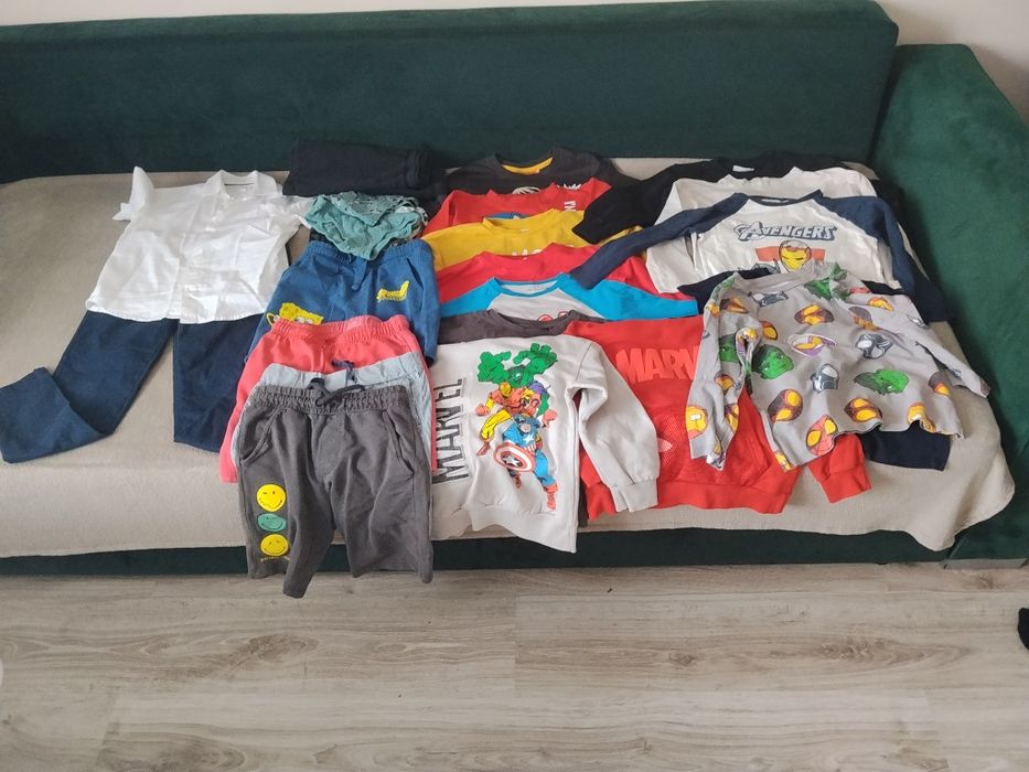 Paka ubrań 116/122 dla chłopca.