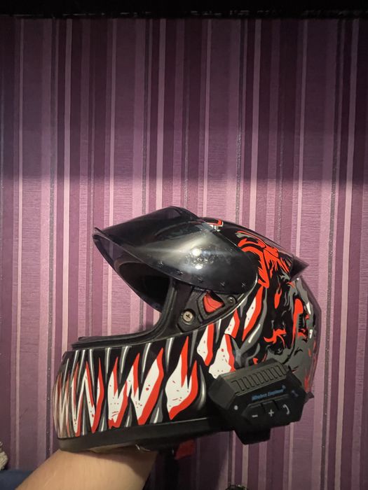 Мотошлем qike черно-красный