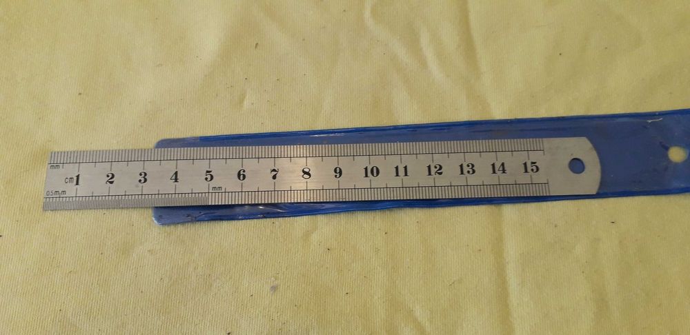 Металлическая линейка