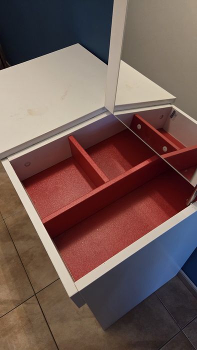 Toaletka IKEA z lustrem