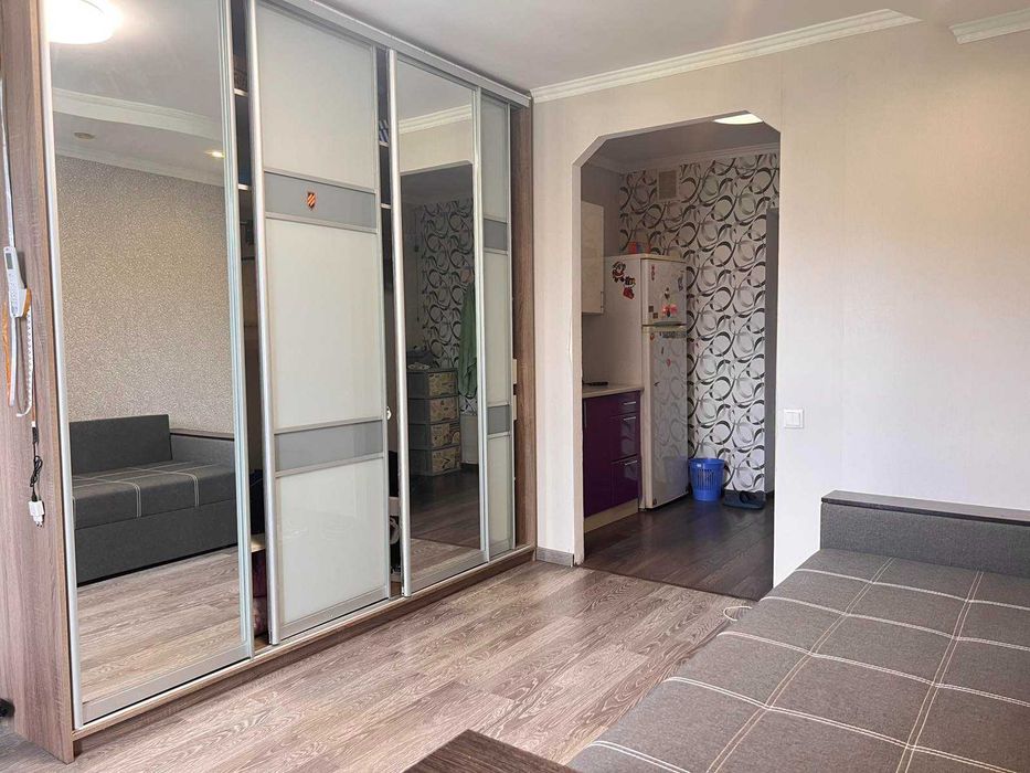 Продам велику 18,7м.кв. кімнату з ремонтом в гуртожитку біля м.Лісова і Чернігівська. ТЕРМІНОВО