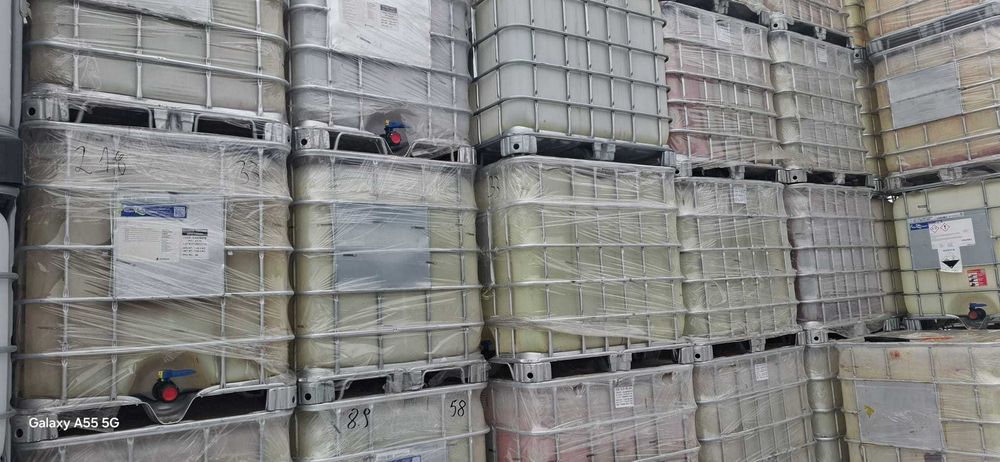 Zbiornik 1000l kontener IBC  mauzer kosz na podstawie metalowej