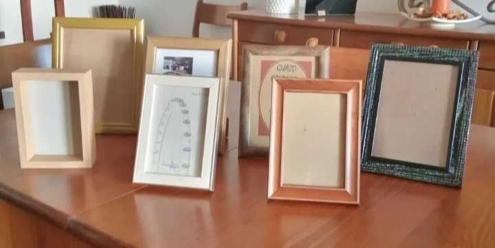 Porta revistas e 7 molduras em madeira