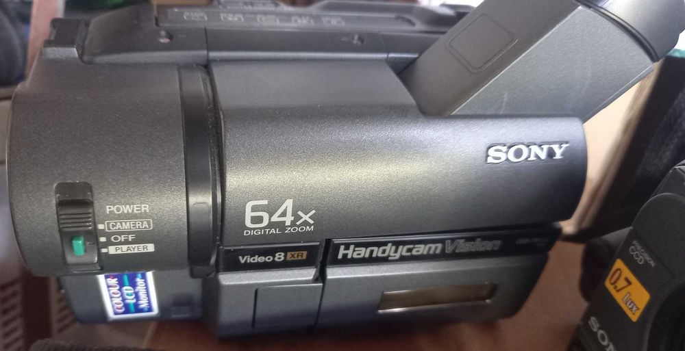 Pack 2x Câmaras Sony Handycam Vision Video 8 CCD-TRV25 NTSC (A Funcionar + Acessórios)