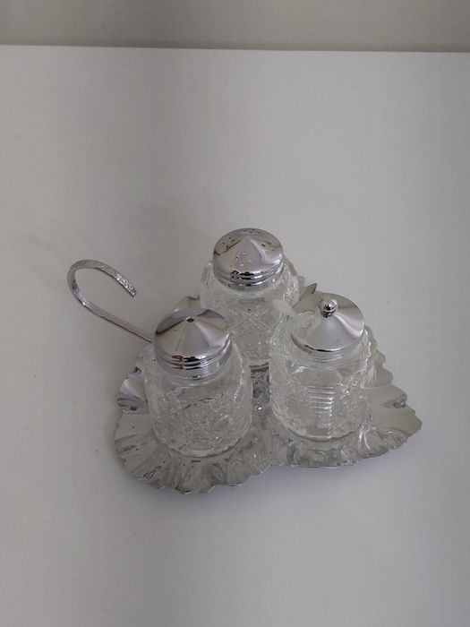 Conjunto de condimentos  para  mesa