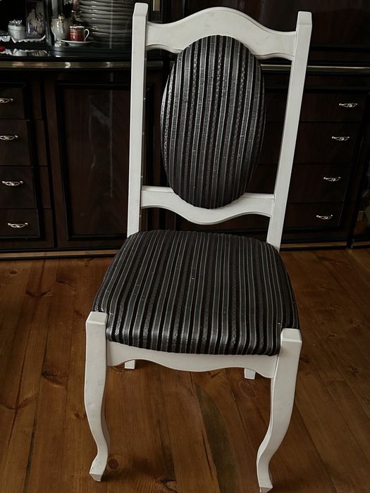 Стільці дубові. В стані нових