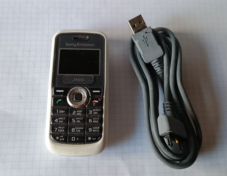 Телефон Sony Ericsson J100i