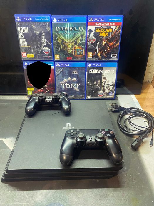 Продам Sony PlayStation 4 PRO 1Tb