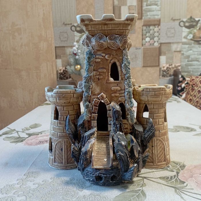 Продам домики ,замки и декорации для аквариума