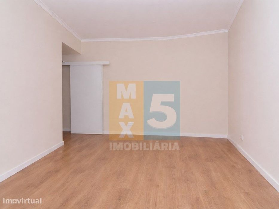 T3 remodelado com terraço - centro de Odivelas