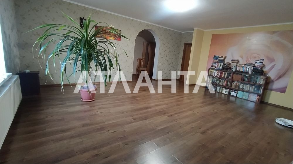 Продам 2 дома на одном участке в центре Ленпосёлка, 10 соток земли