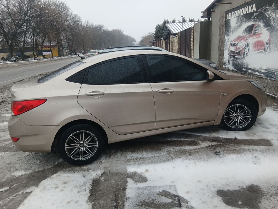 Хендай акцент 2013 года