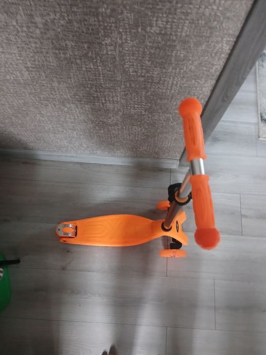 Детский 3х колесный самокат.