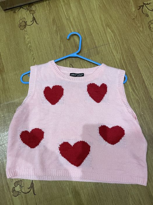 Рожева жилетка з червоними сердечками, розмір L