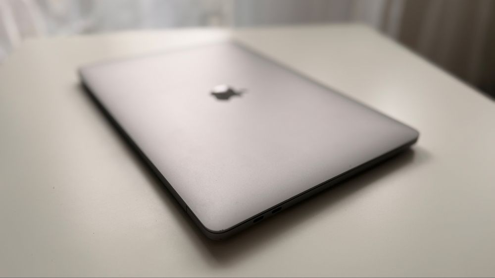 MacBook Pro 13 Retina 2020 i5 | 16 GB RAM | SSD 1 TB A2251