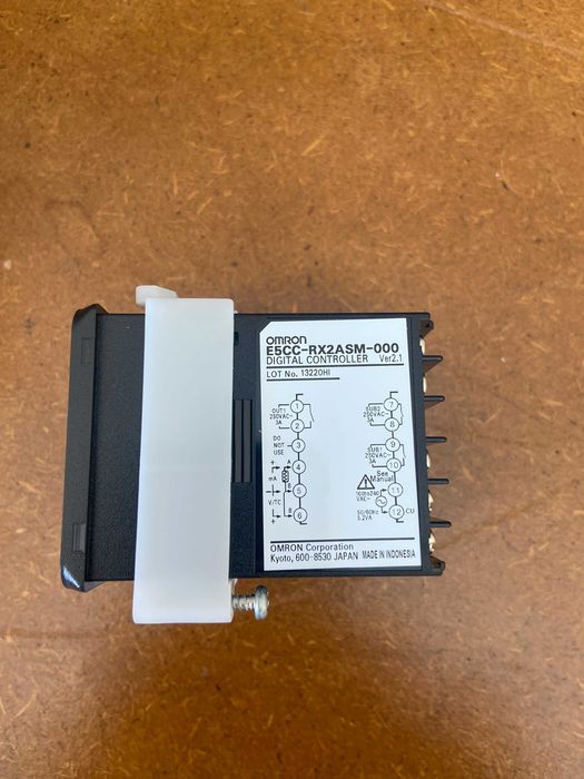 Regulator temperatury Omron E5CC-RX2ASM-000