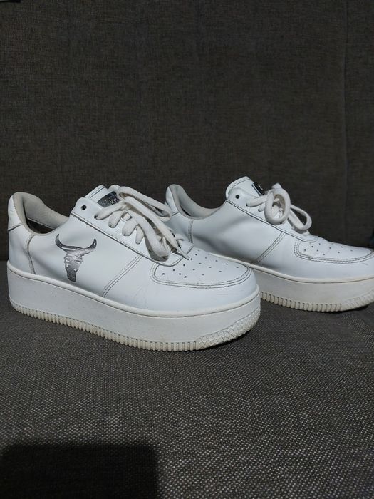 Buty sportowe marki Windsor Smith