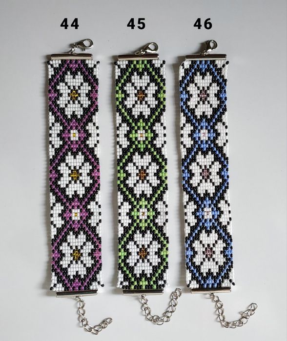 Аксесуари з бісеру ручної роботи