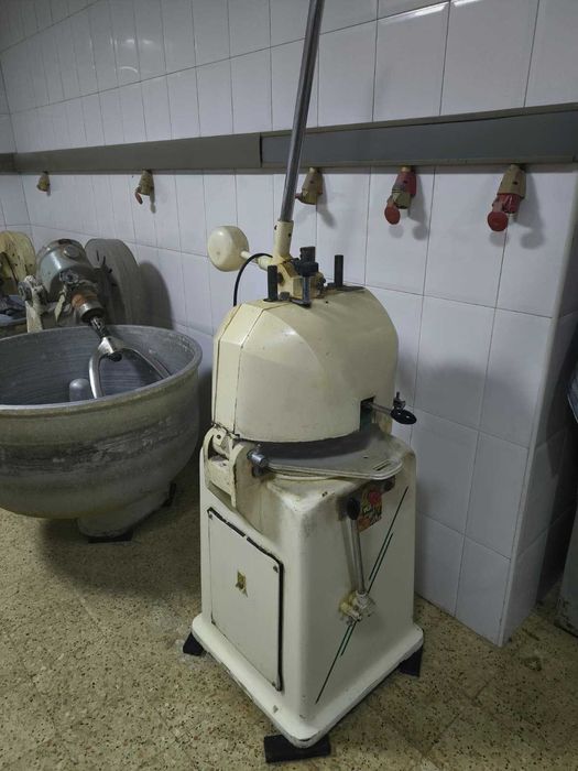 Arrenda-se Padaria com Equipamento incluído